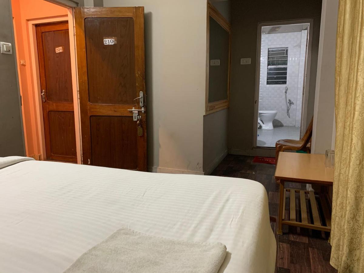 Gd Hotel Njp Siliguri Exteriör bild