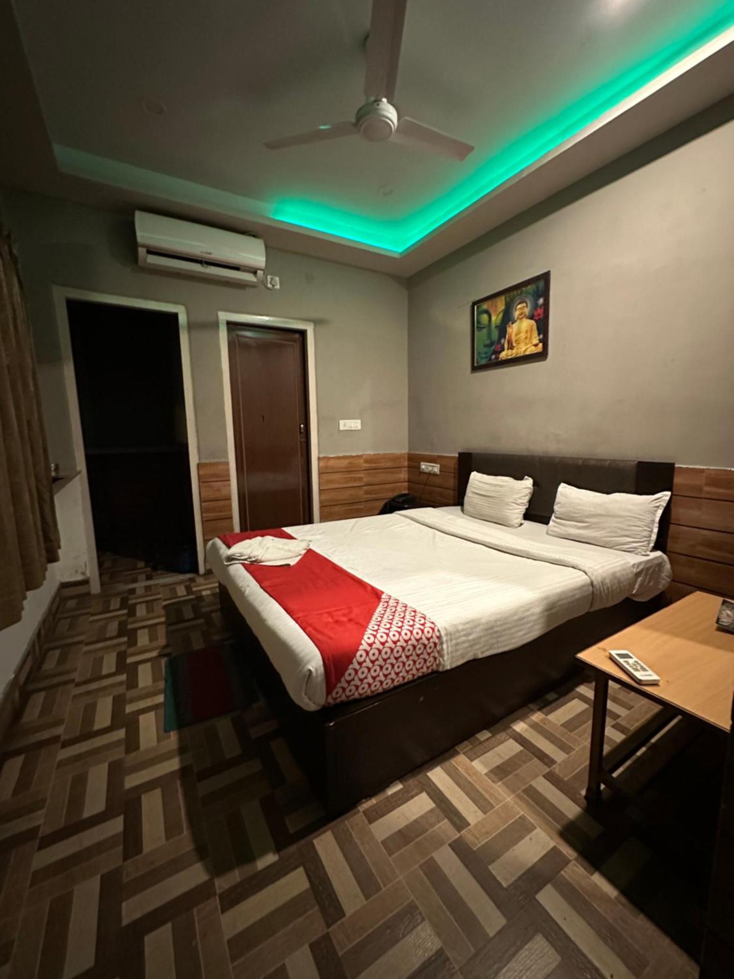 Gd Hotel Njp Siliguri Exteriör bild