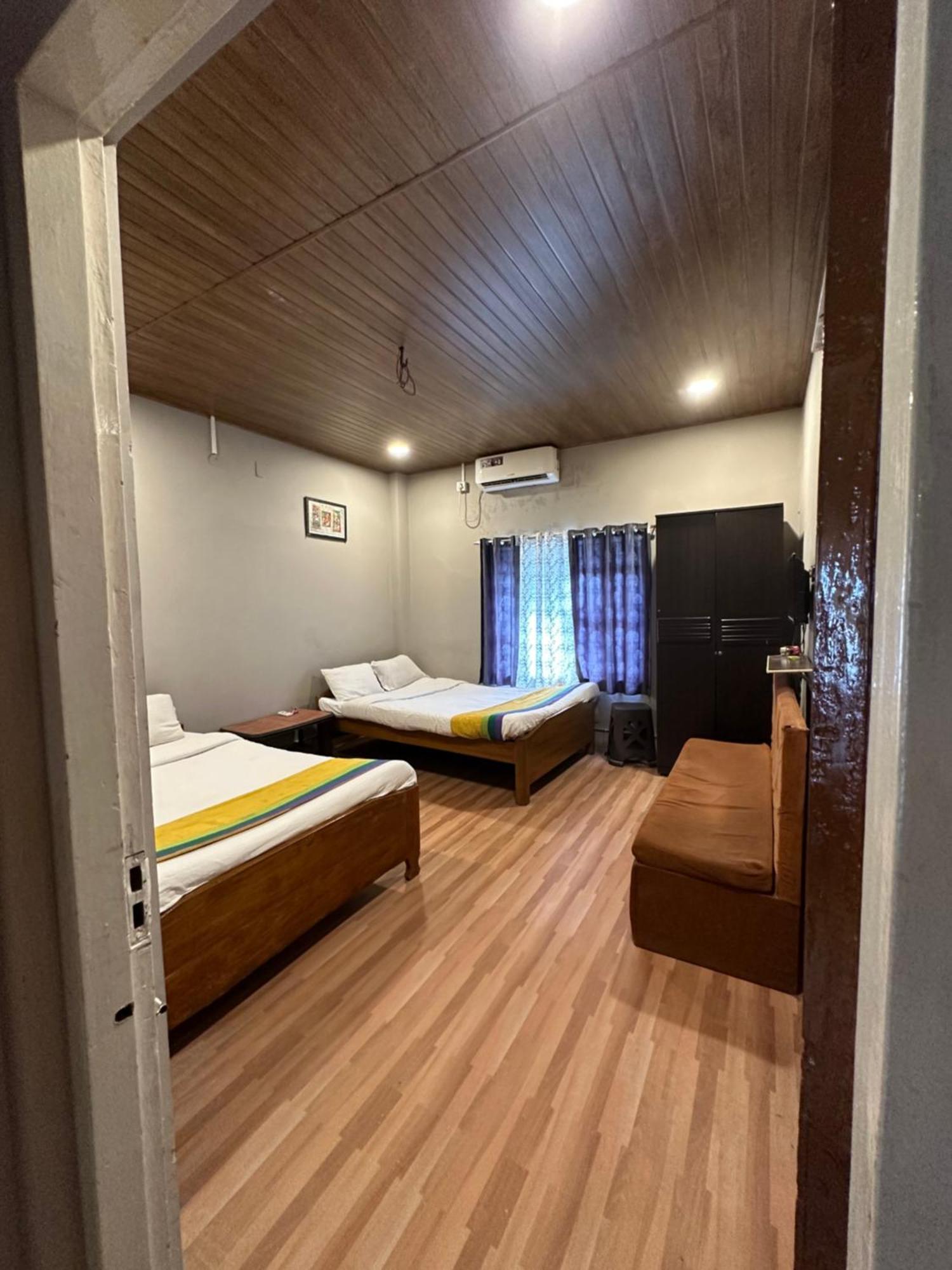 Gd Hotel Njp Siliguri Exteriör bild