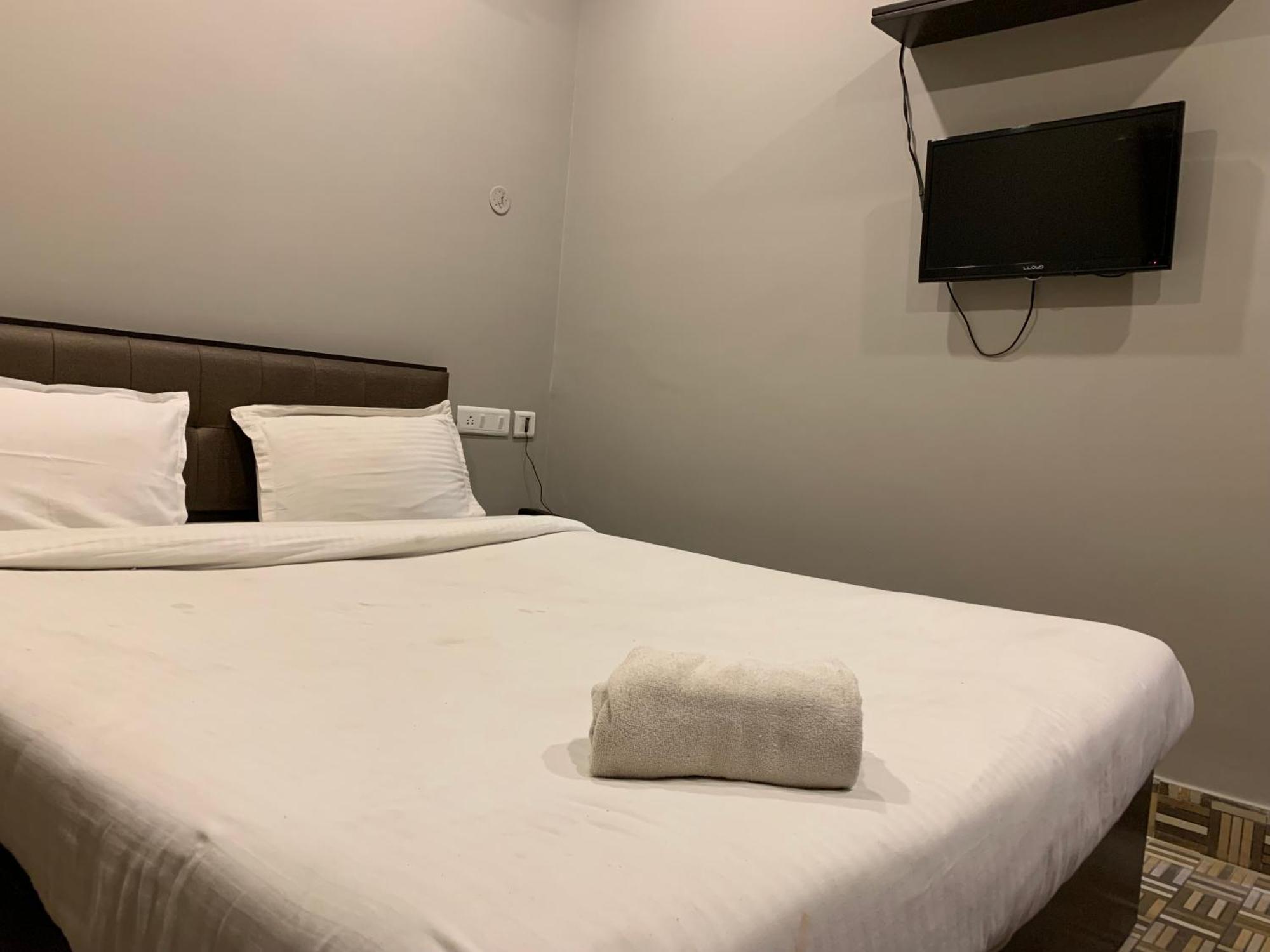 Gd Hotel Njp Siliguri Exteriör bild
